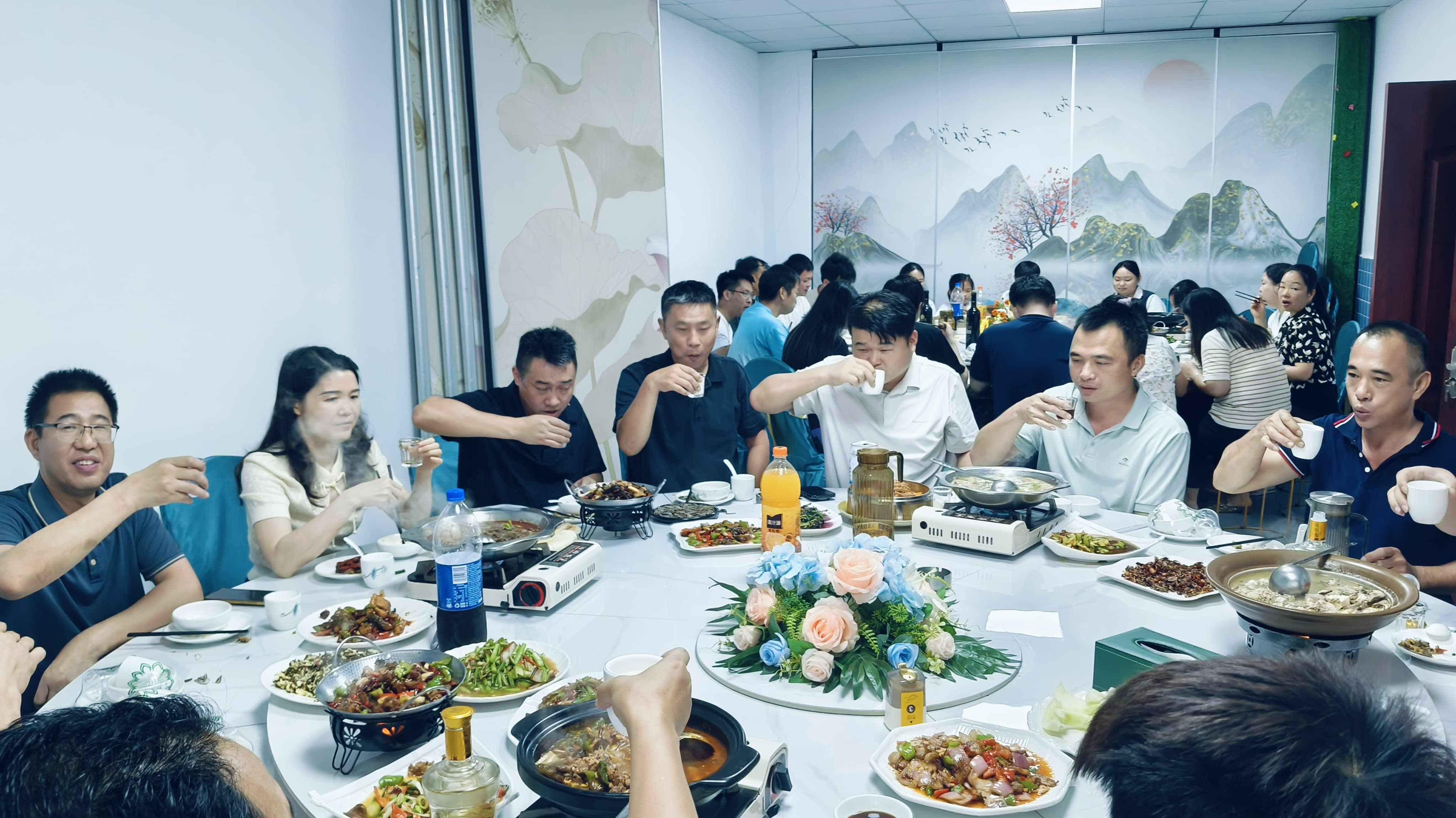 端午家宴凝团队，匠心筑造洁净工程｜乐竞平台-手机APP下载
净化与伙伴共赴新途